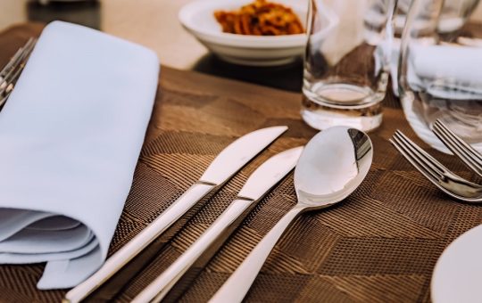 Cum poti alege cele mai potrivite tacamuri