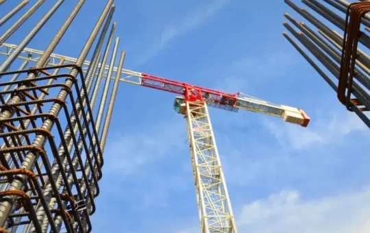Constructorii cer Guvernului plata urgentă a restanțelor și garanții pentru finanțarea investițiilor în 2027